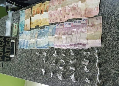 Materiais encontrados com o suspeito