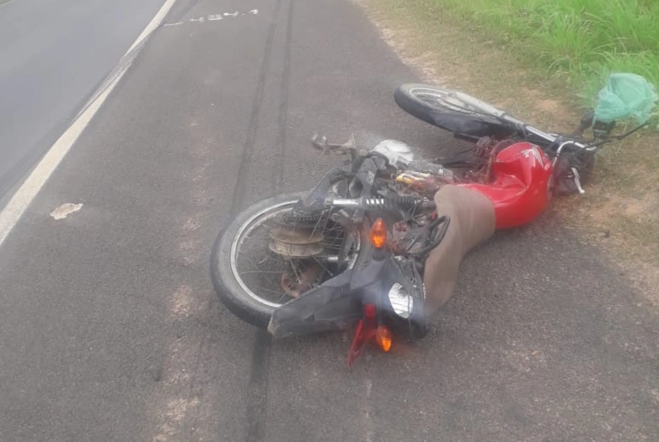 Motocicleta da vítima ficou destruída