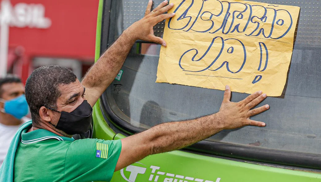 Motorista de ônibus em manifestação