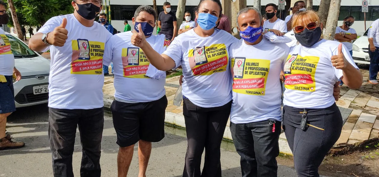 Motoristas de aplicativo realizam manifestação em Teresina