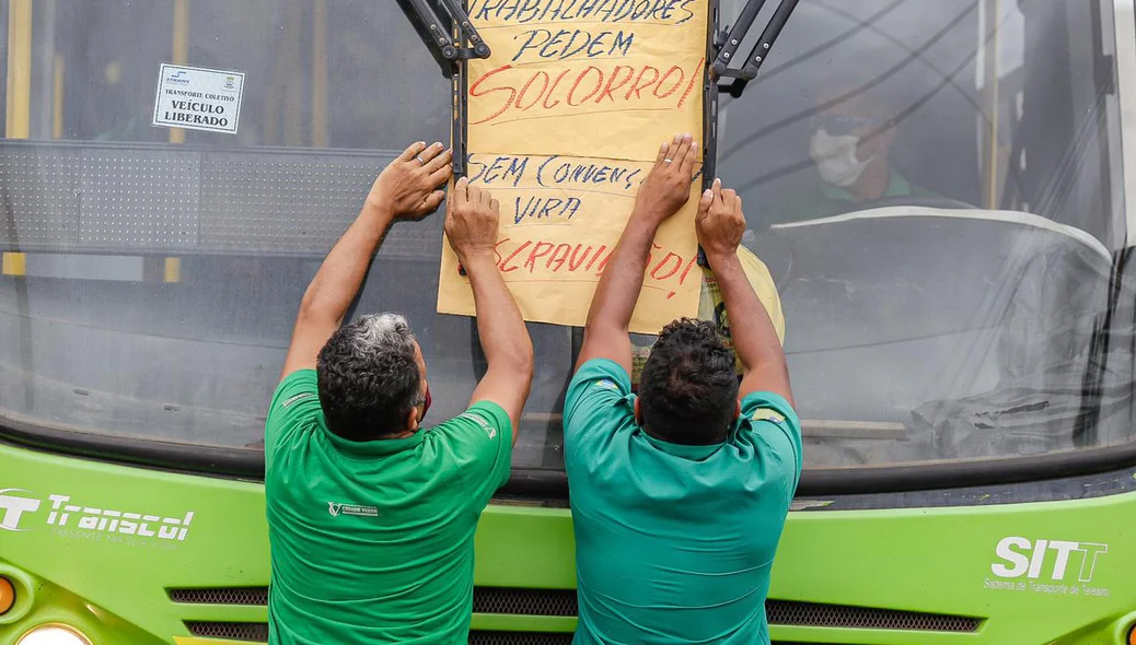 Motoristas de ônibus durante manifestação
