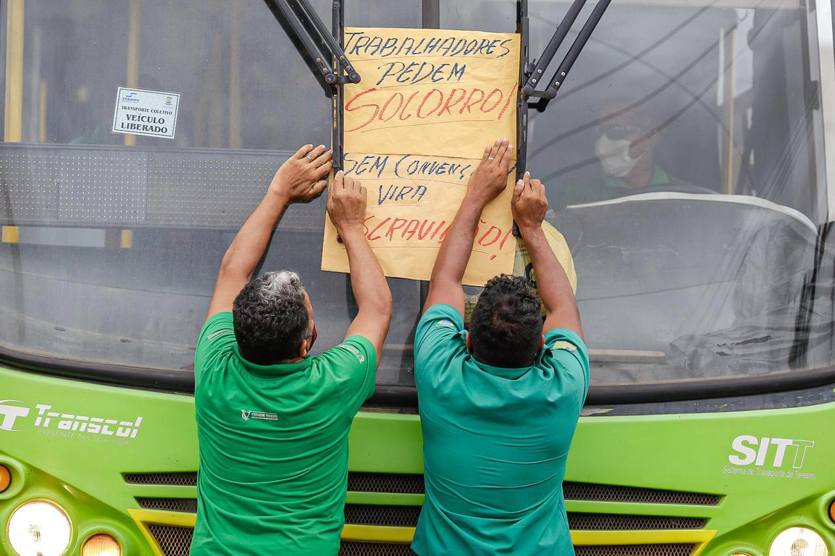 Motoristas de ônibus durante manifestação