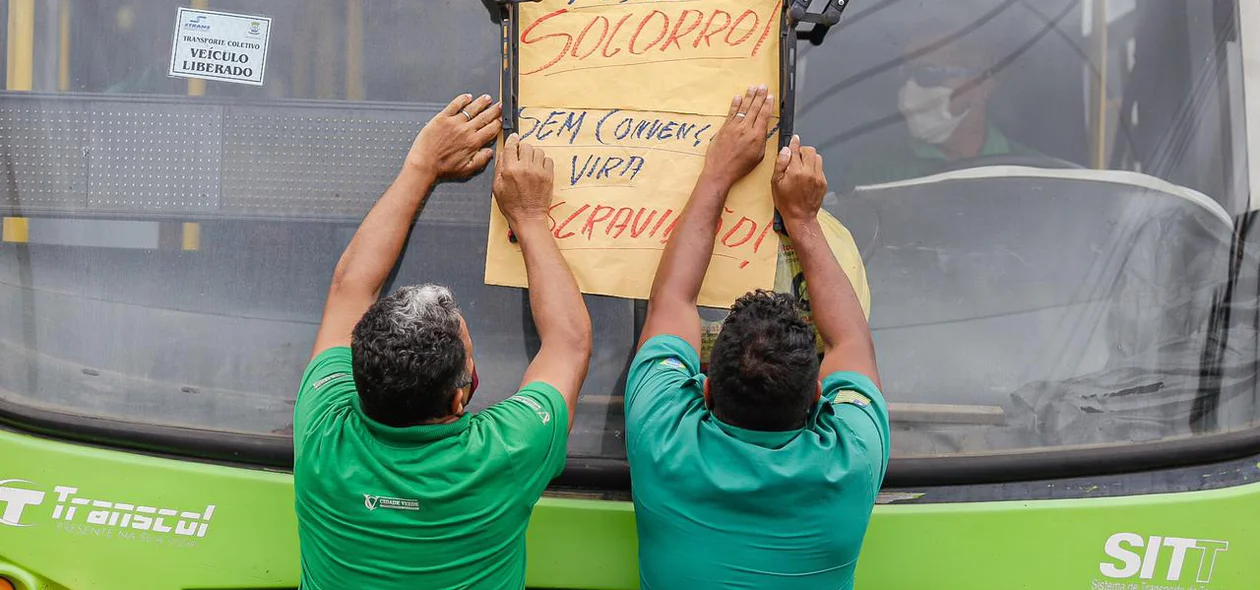Motoristas de ônibus durante manifestação