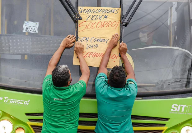 Motoristas de ônibus durante manifestação