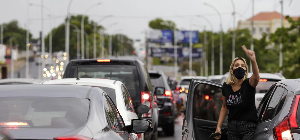 O protesto aconteceu após o decreto estadual que suspendeu as aulas