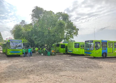 Ônibus não saíram da garagem