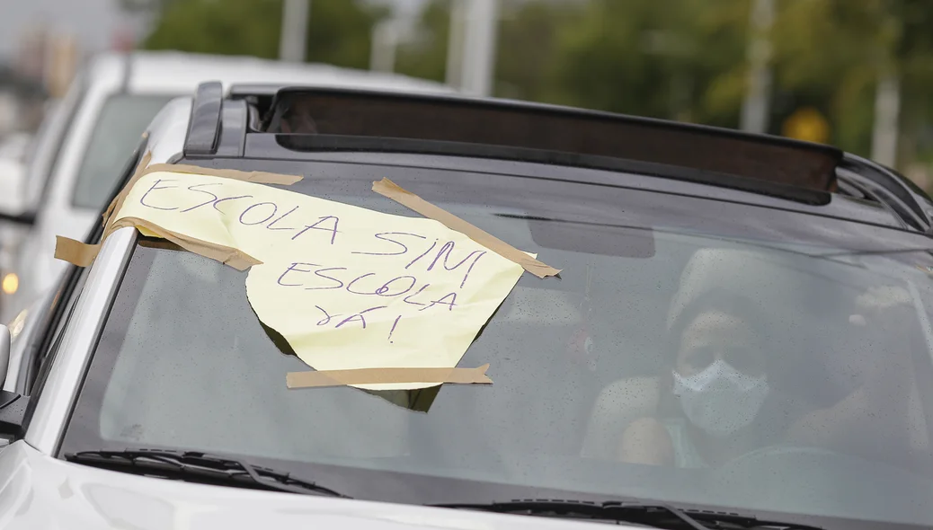 Os protestantes querem a volta das aulas no Piauí