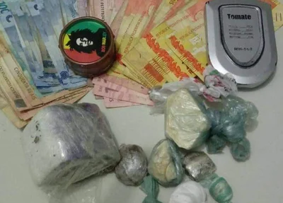 Parte do material apreendido na Vila Maria