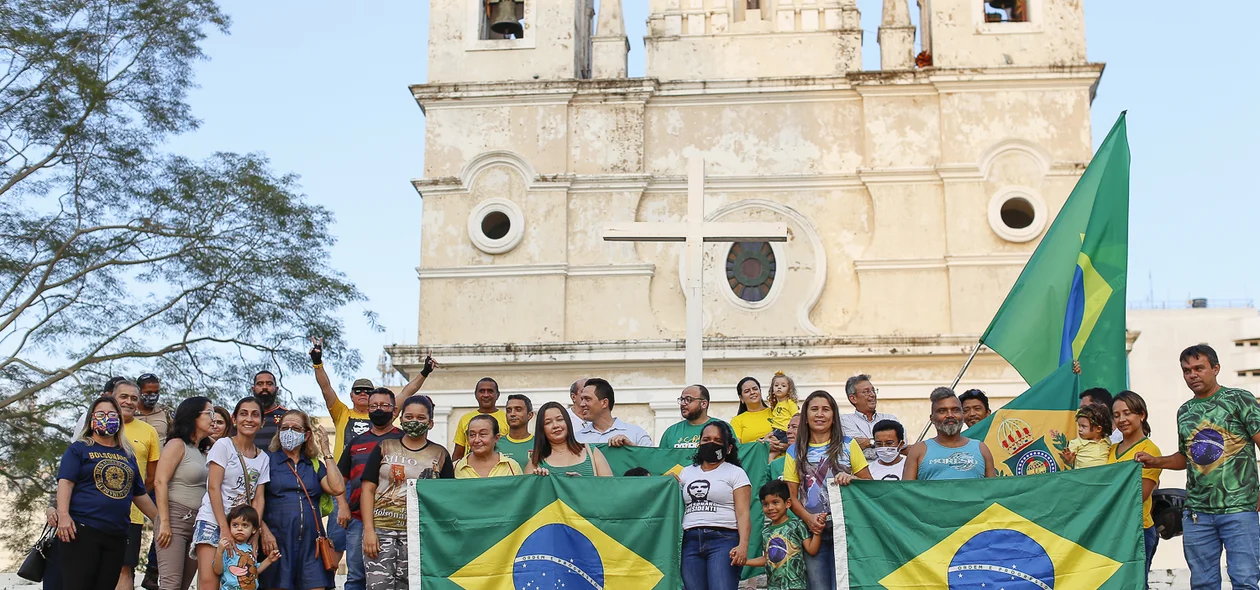 Patriotas reunidos em Teresina