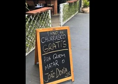 Placa que estava em frente ao restaurante