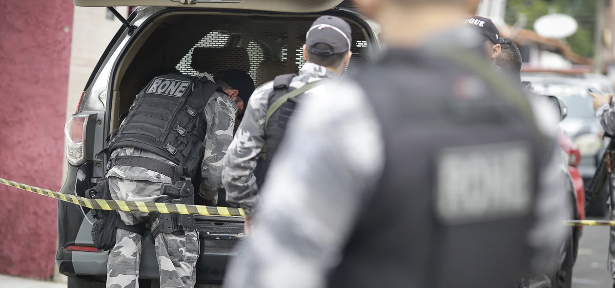 Policiais prenderam os bandidos