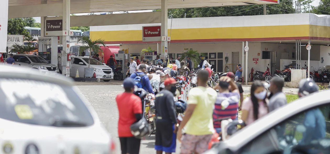 Posto de combustível na ladeira do Uruguai