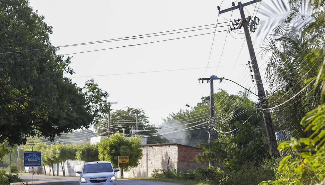 Morador reclama de poste torto no povoado Alegria
