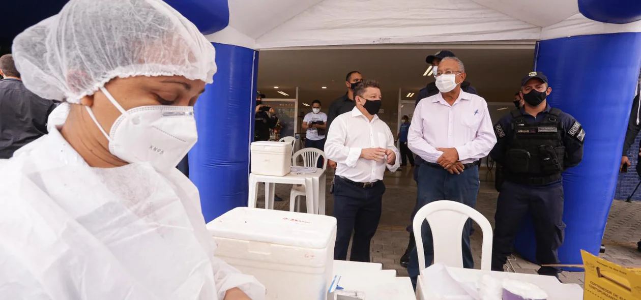 Prefeito Dr. Pessoa acompanha vacinação contra covid-19