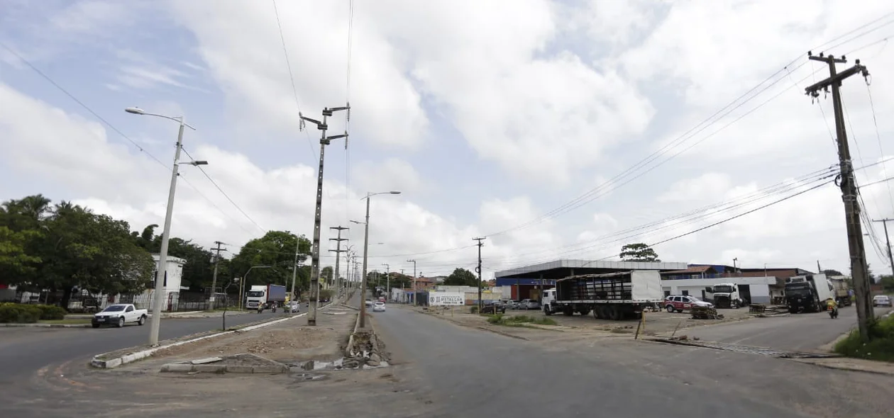 Rede de esgoto aberta na zona sul de Teresina