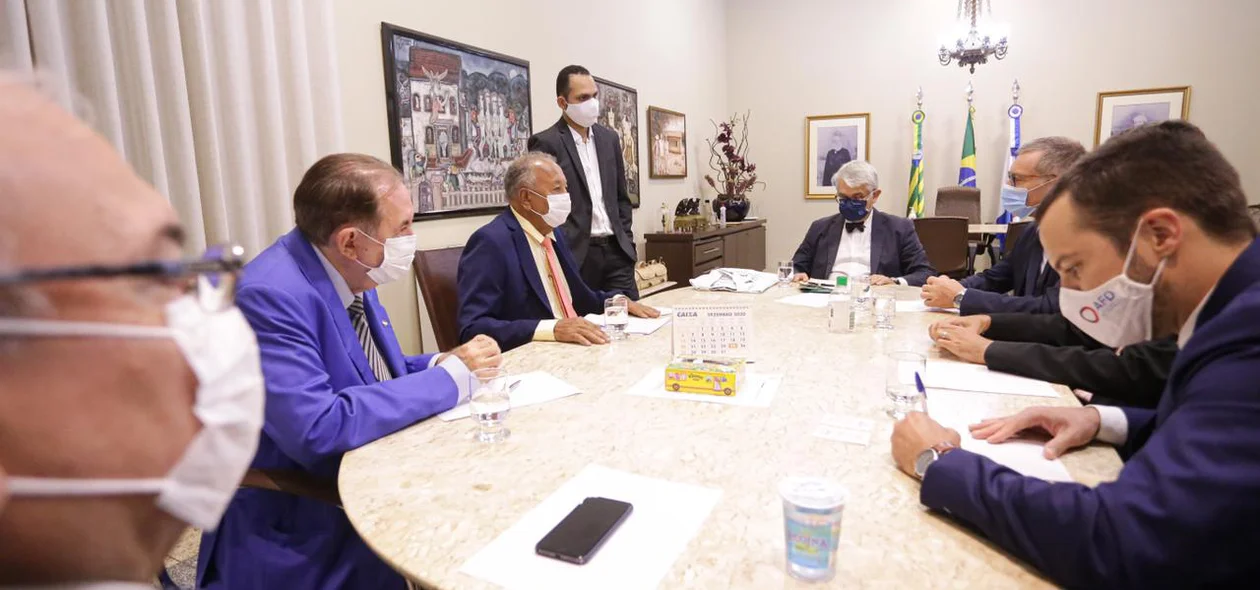 Reunião com comitiva de franceses no Palácio da Cidade