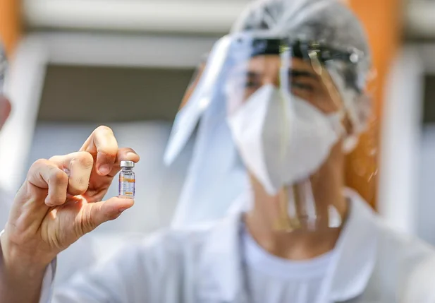 Segunda dose da vacina é realizada nesta sexta-feira em Teresina