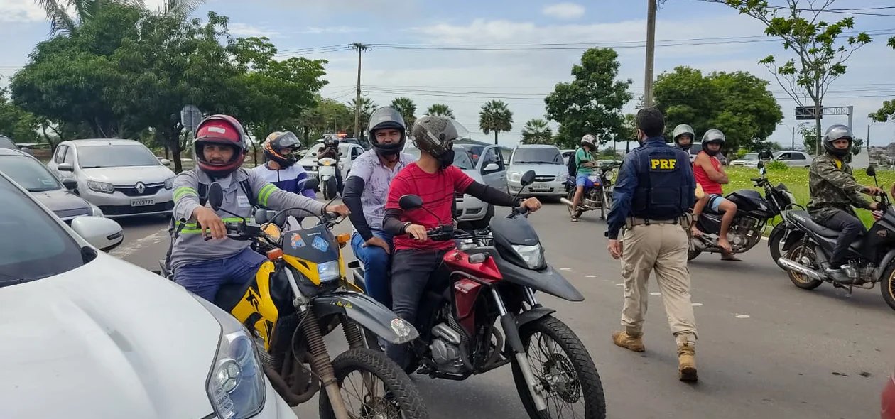 Trânsito congestionado na Ladeira do Uruguai