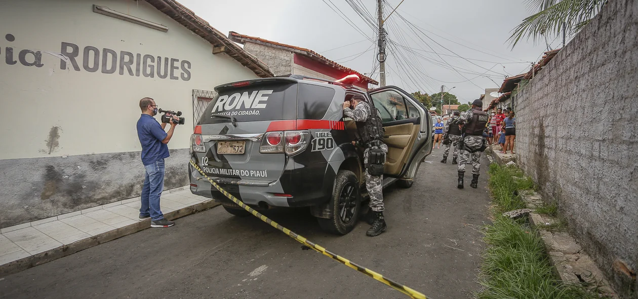 Viatura do Rone no local