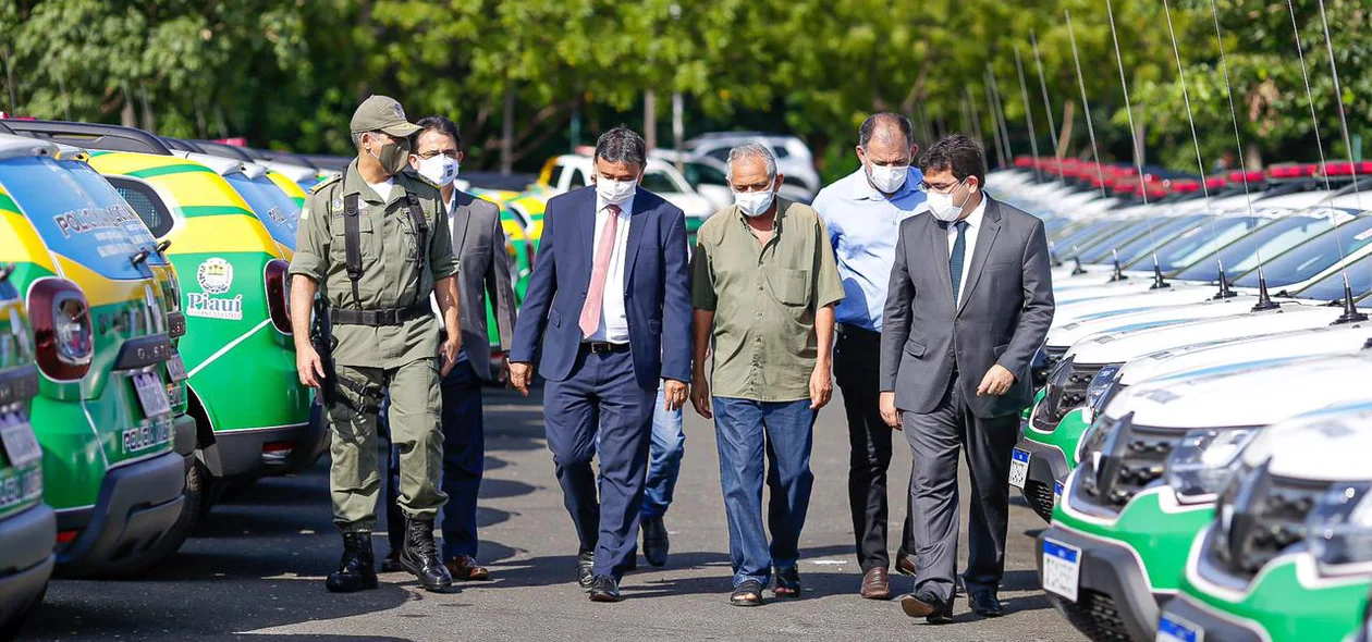 Wellington Dias entrega novas viaturas para a Polícia Militar
