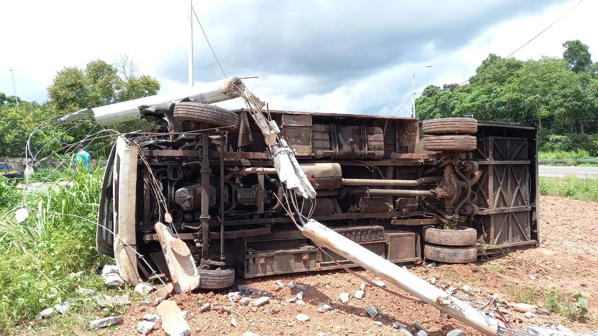 Acidente envolvendo ônibus na BR 343