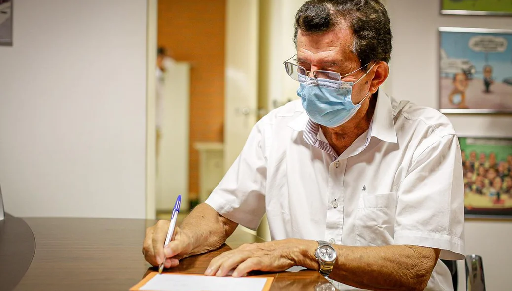 Aguinaldo Portela assina ficha de filiação