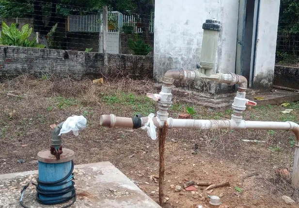 Bomba danificada no povoado Boa Hora