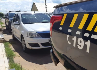 Carro apreendido pela PRF