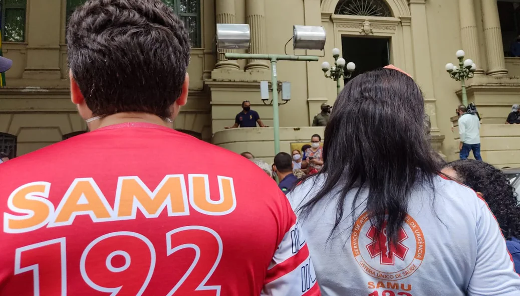 Centenas de pressionais participaram da manifestação