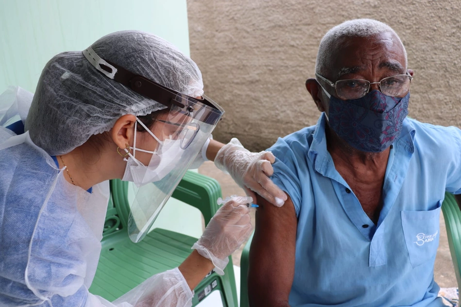 Covid-19: Idosos de 85 a 89 anos começam a ser vacinados em Beneditinos