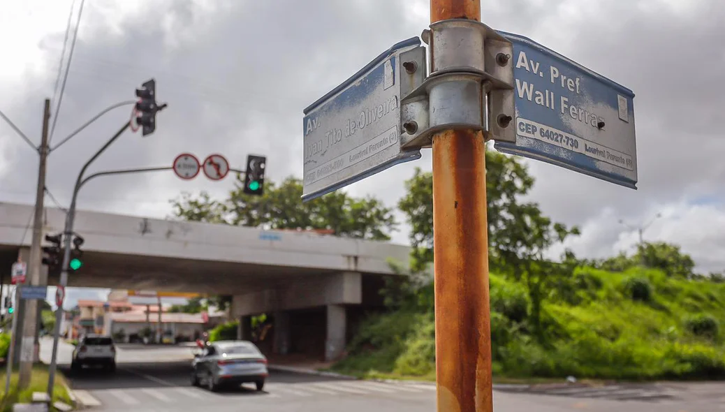 Cruzamento da Avenida Ivan Tito com a Avenida Wall Ferraz