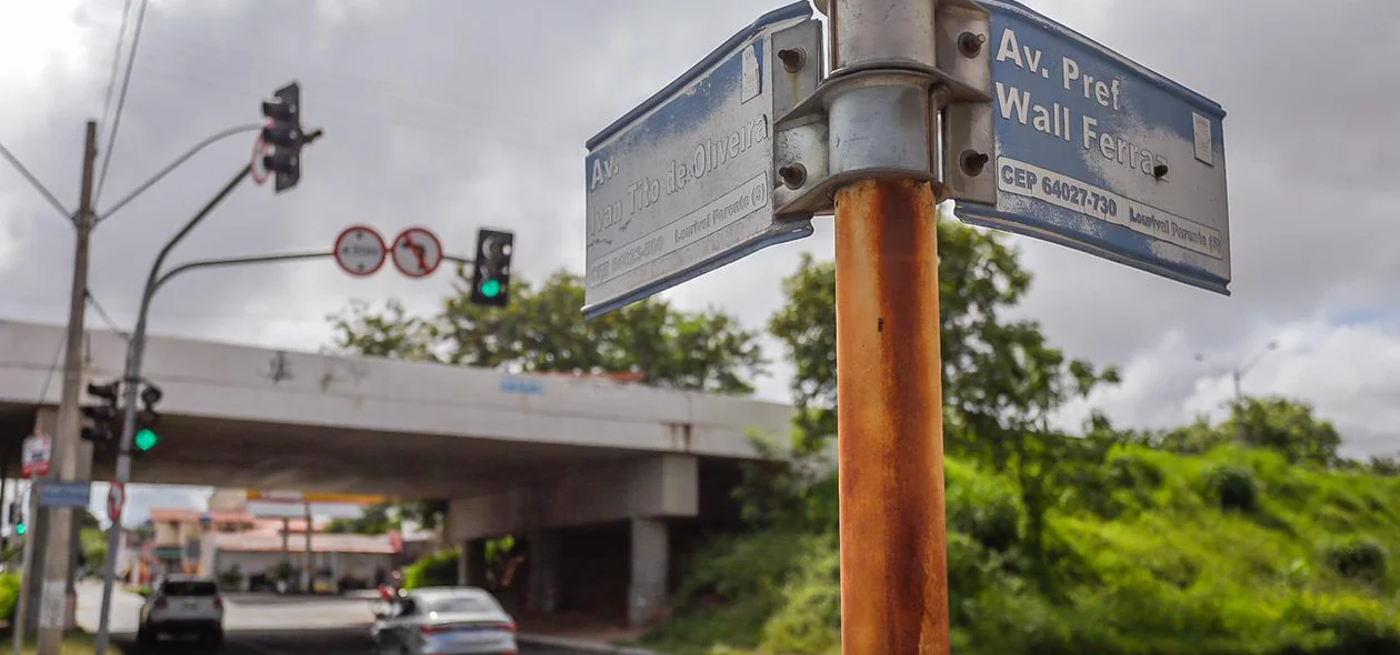Cruzamento da Avenida Ivan Tito com a Avenida Wall Ferraz