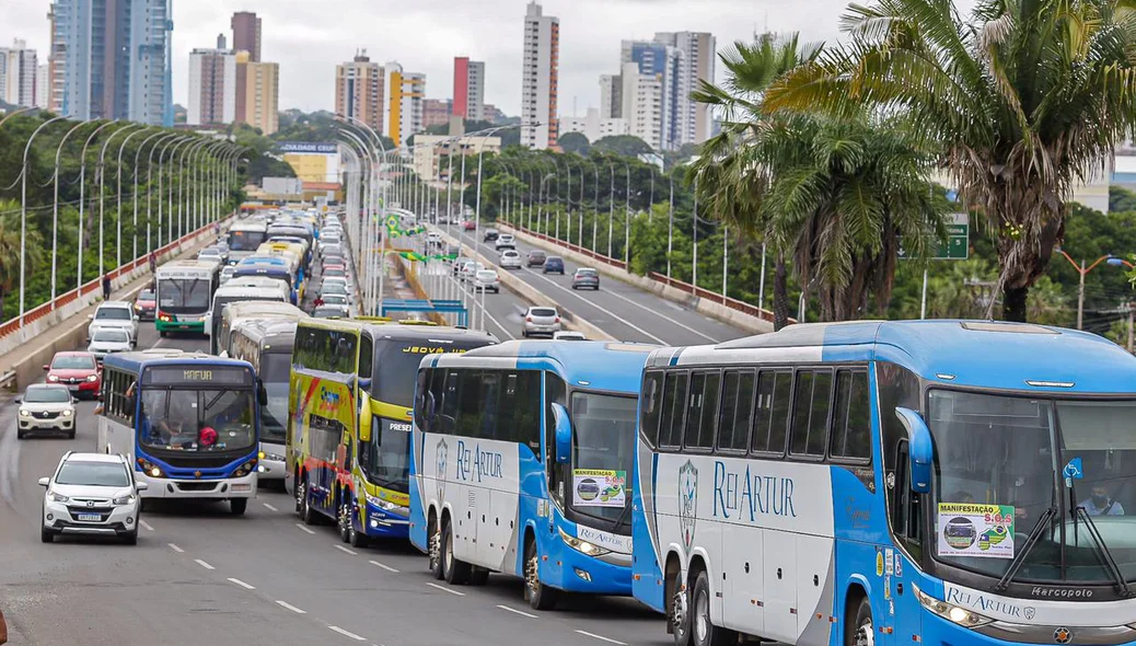 Donos de empresas de turismo realizam manifestação