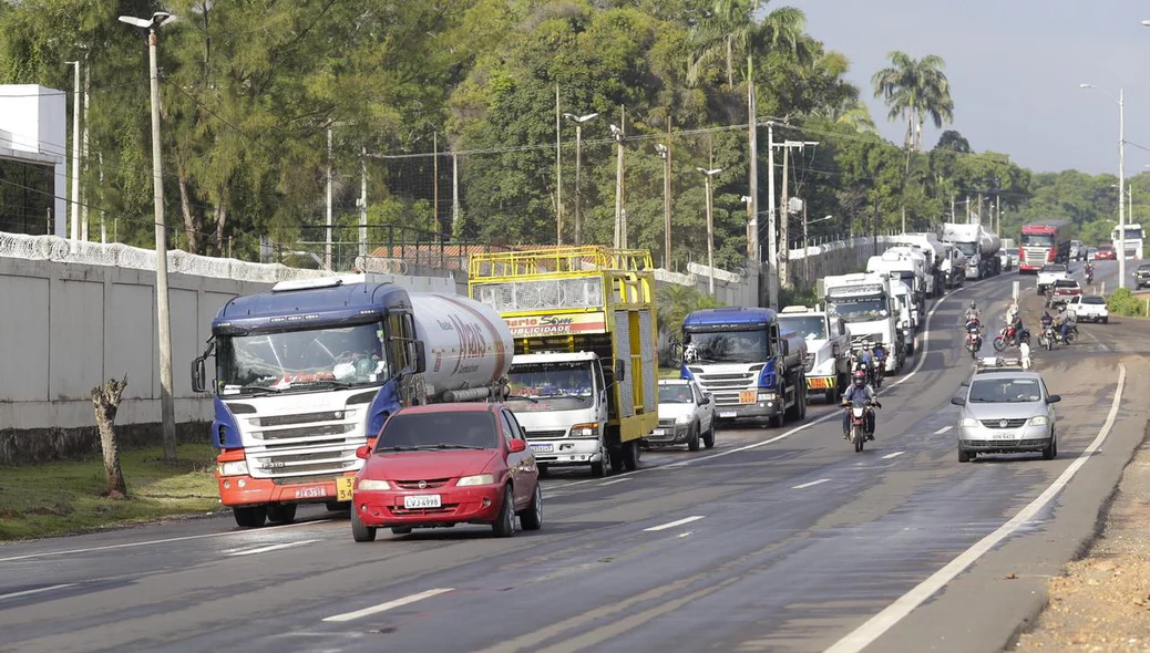 Donos de postos fazendo carreata na BR 343