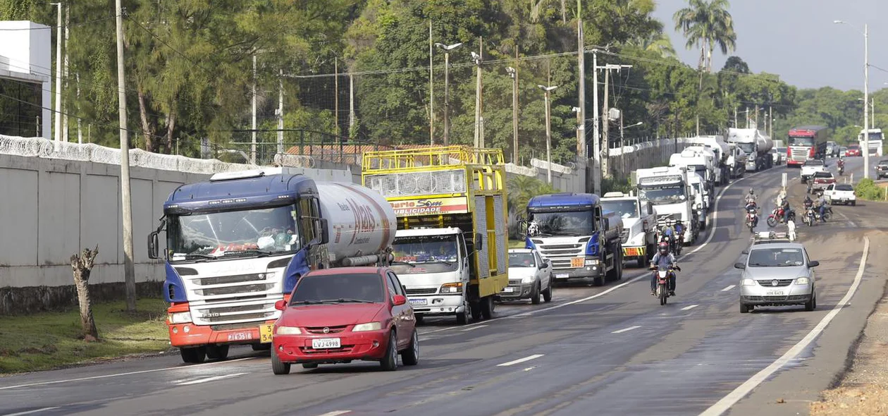 Donos de postos fazendo carreata na BR 343