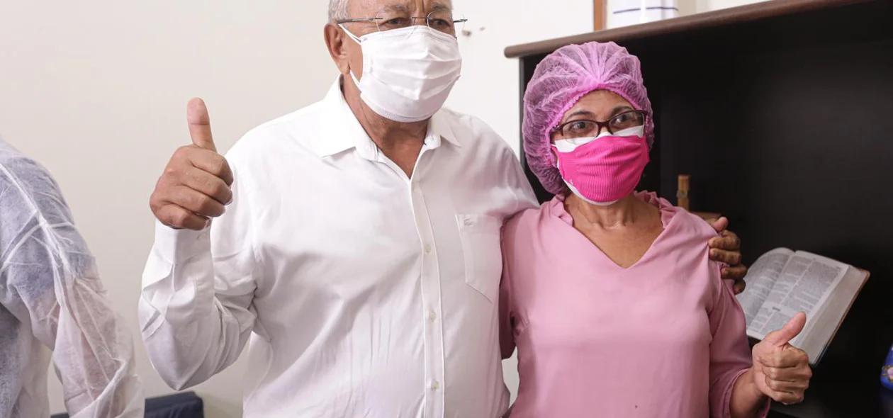 Dr. Pessoa com enfermeira do Lineu Araújo