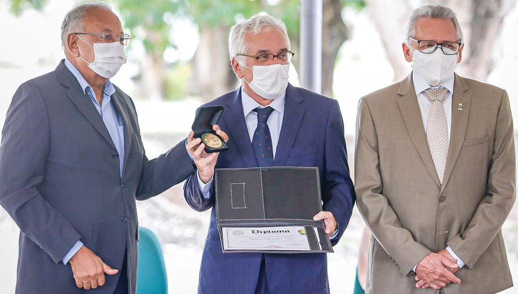 Dr. Pessoa participa de solenidade na UFPI