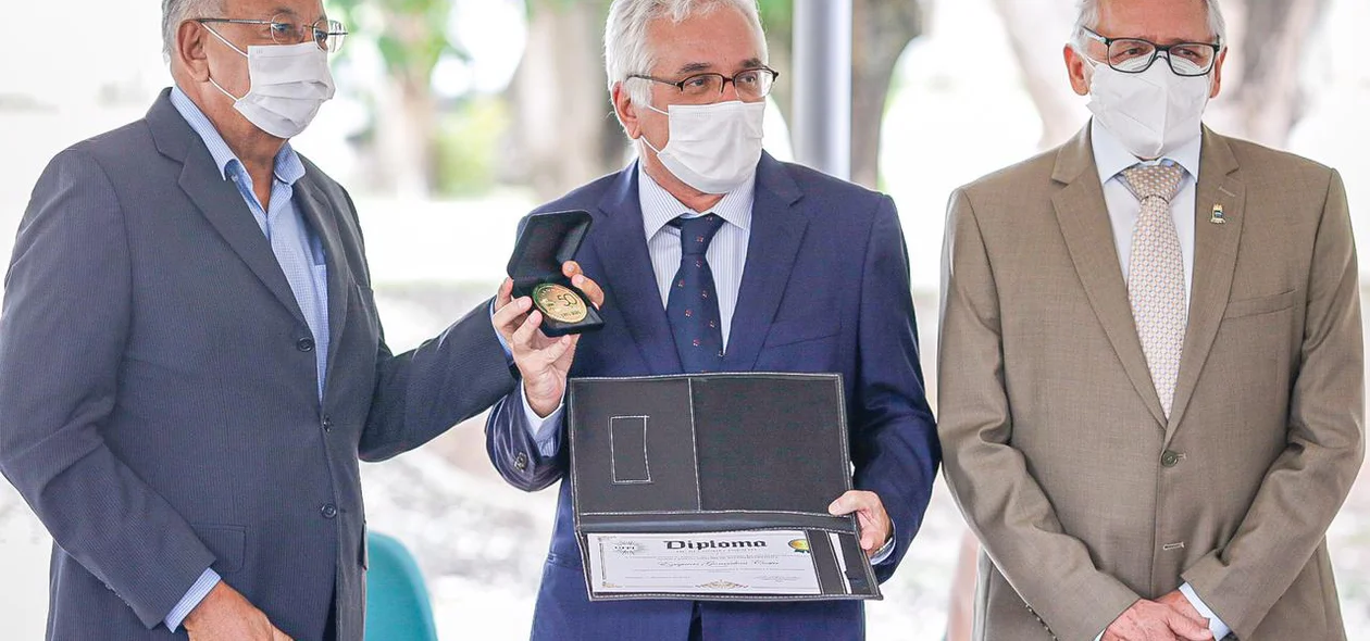 Dr. Pessoa participa de solenidade na UFPI