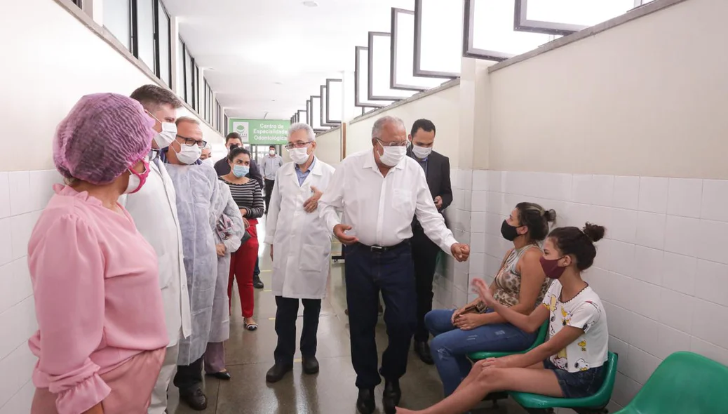 Dr. Pessoa visita instalação do Hospital Lineu Araújo