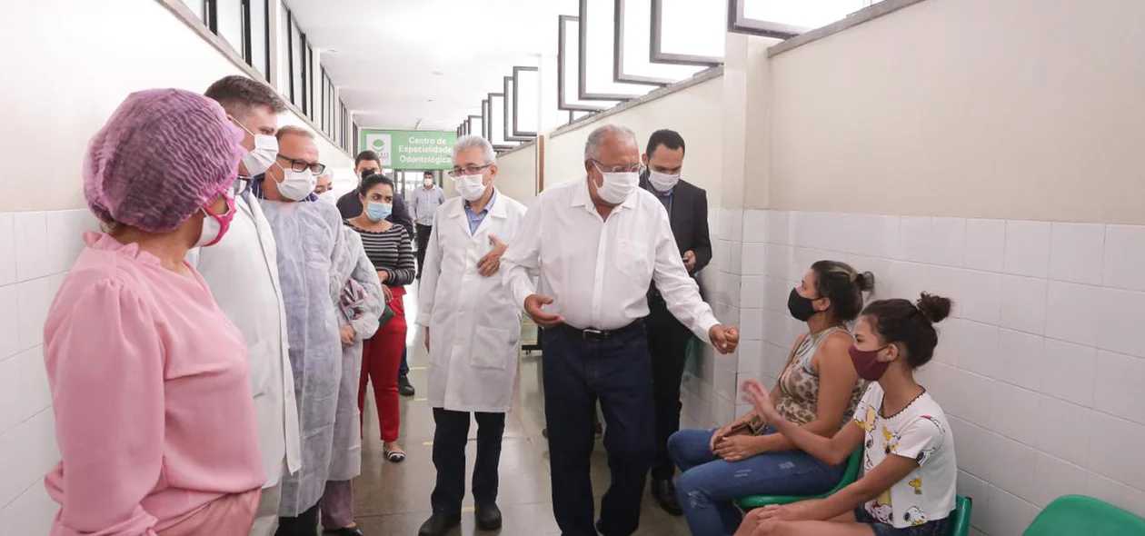 Dr. Pessoa visita instalação do Hospital Lineu Araújo