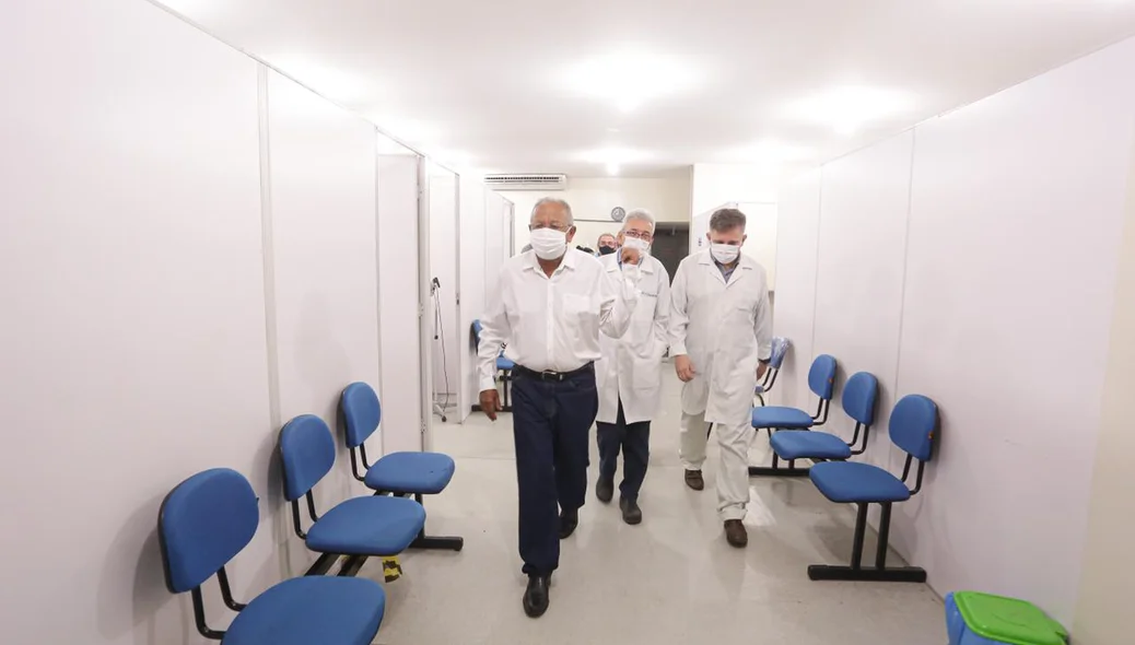 Dr. Pessoa visita o Hospital Lineu Araújo
