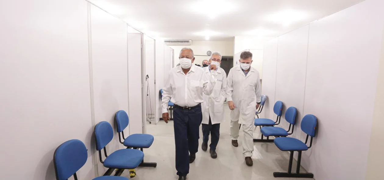Dr. Pessoa visita o Hospital Lineu Araújo