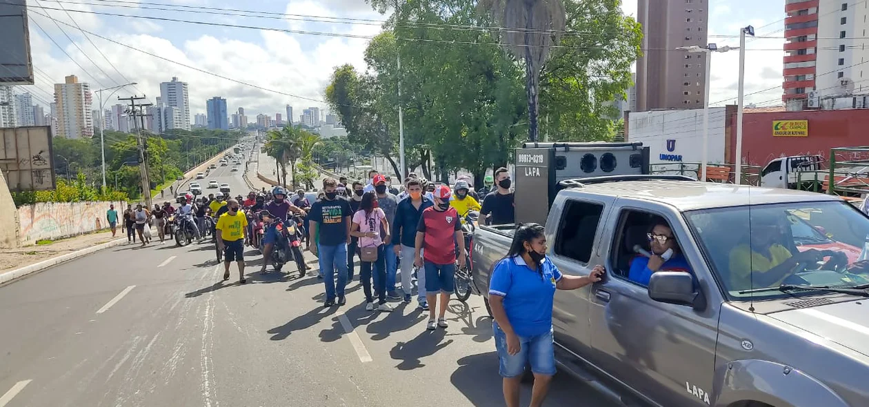 Fila de carros no protesto