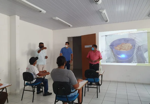 FWF realiza curso de qualificação em manipulação de alimentos