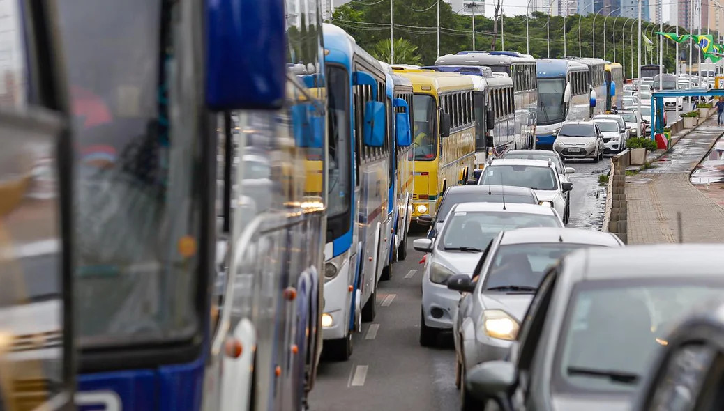 Grande fila de veículos na manifestação