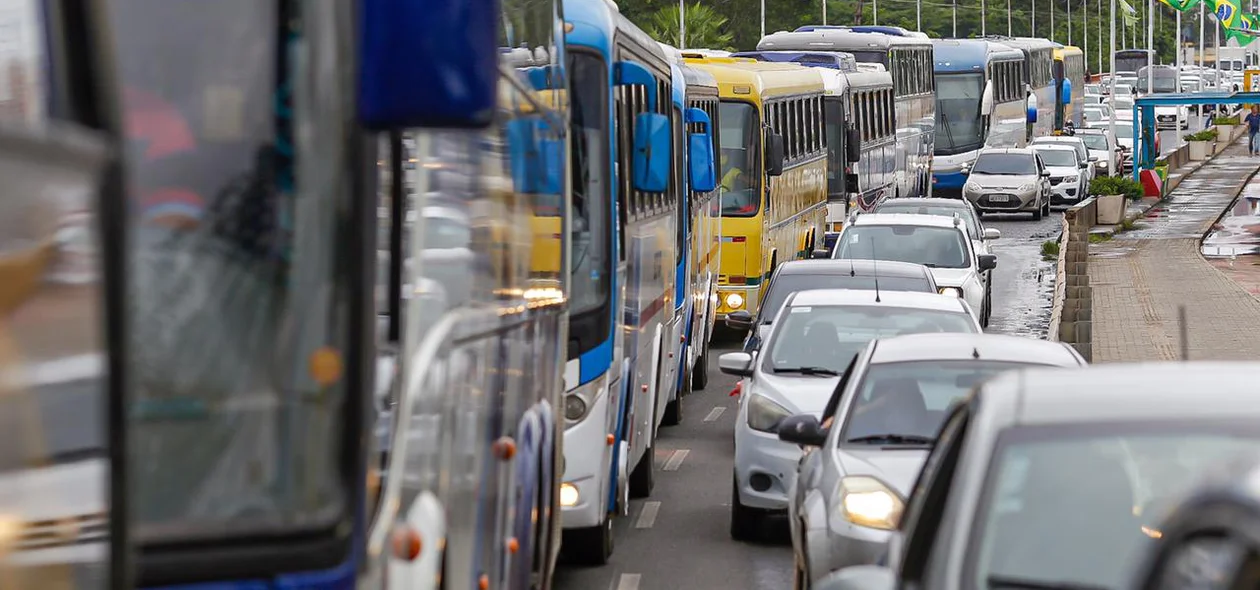 Grande fila de veículos na manifestação