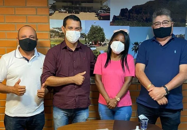 João Mádison com lideranças de Miguel Alves