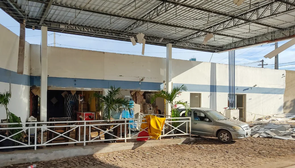 Loja de conveniência ficou completamente destruída