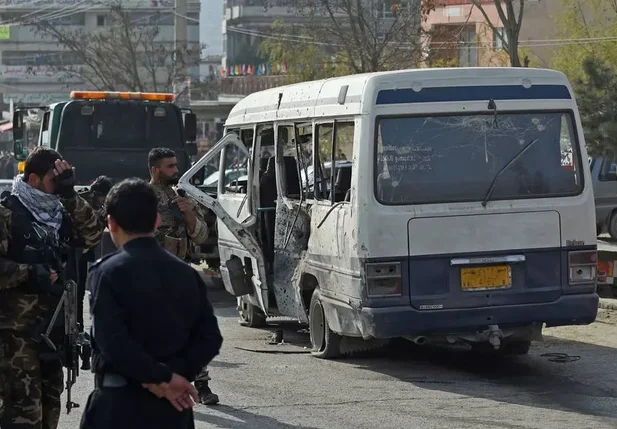 Ônibus atacado pertencia ao Ministério de Telecomunicações e Tecnologia e transportava os funcionários para seus empregos