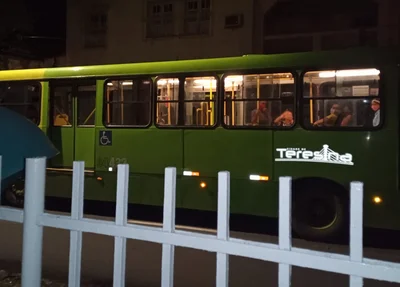 Passageiros de ônibus sofrem arrastão em Teresina